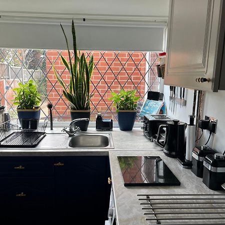 Double Room In Great Barr Near M5 - M6 - Parking - Tv Bed-Garden Birmingham Exterior foto
