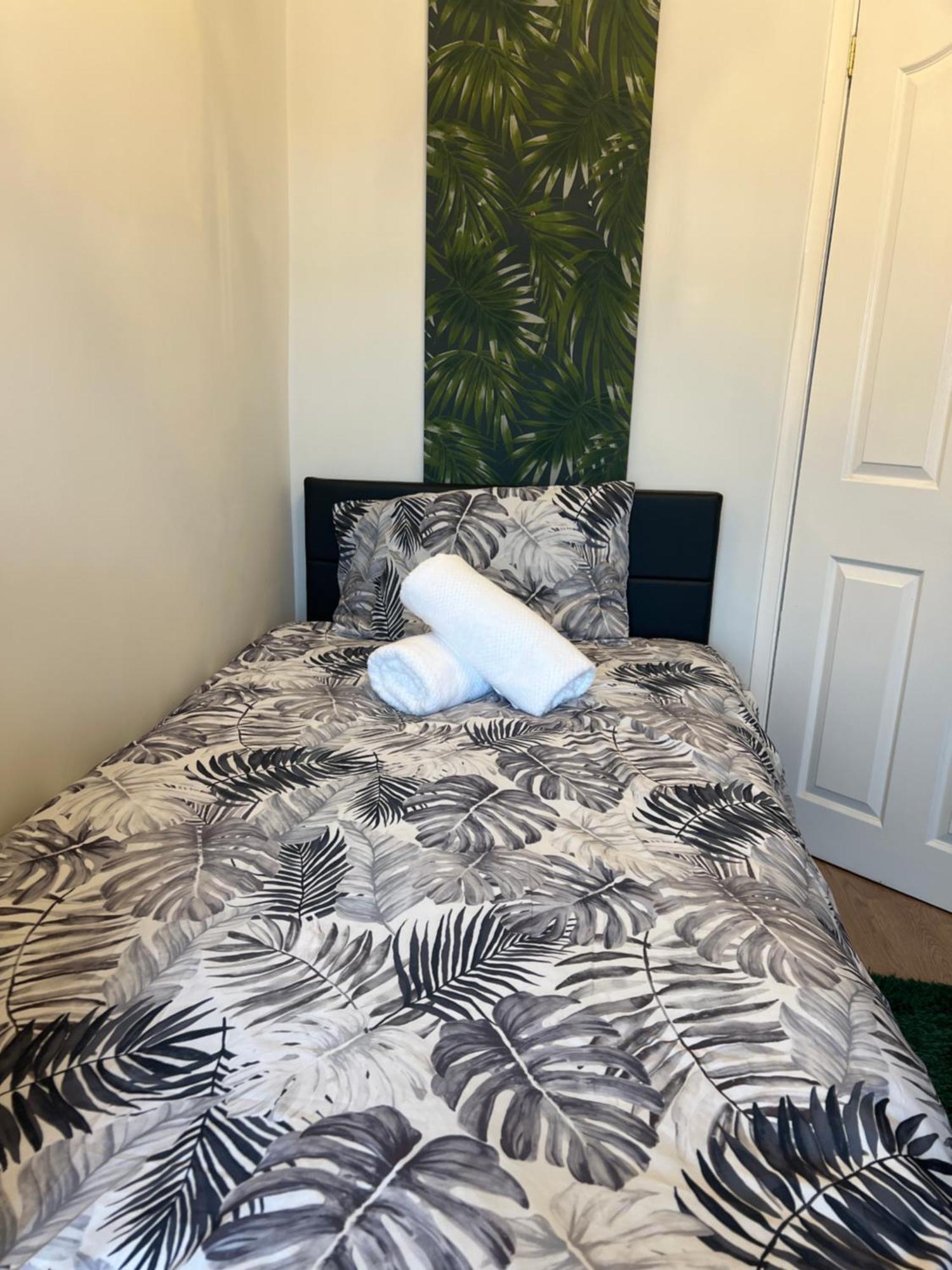 Double Room In Great Barr Near M5 - M6 - Parking - Tv Bed-Garden Birmingham Exterior foto